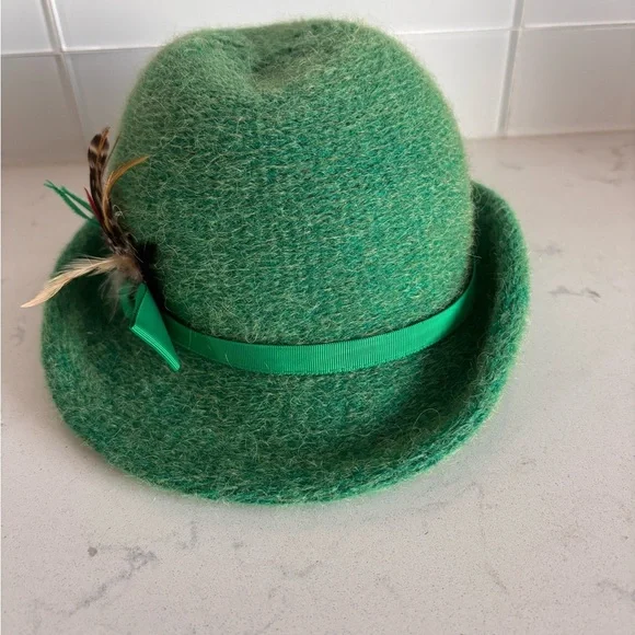 Vintage Boutique Kate’s Canada Green Women's Hat with Feather Accent - Picture 2 of 5
